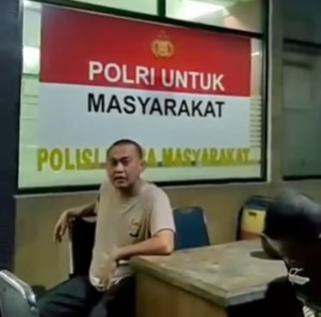 Polisi Polsek Cikarang Utara viral lepaskan maling motor. (instagram)